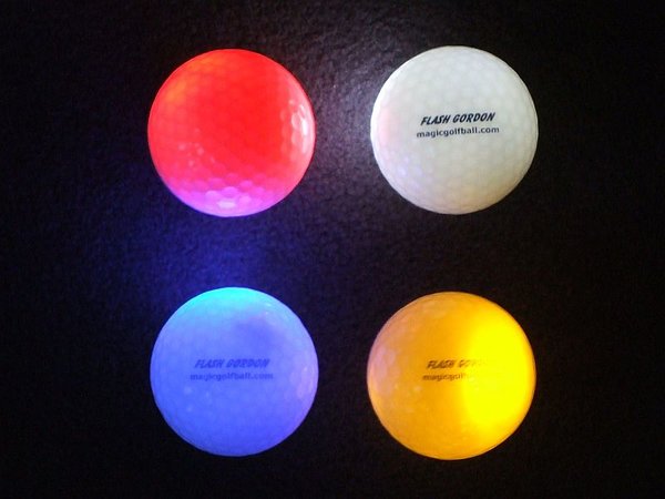 leuchtender Golfball Flash Gordon